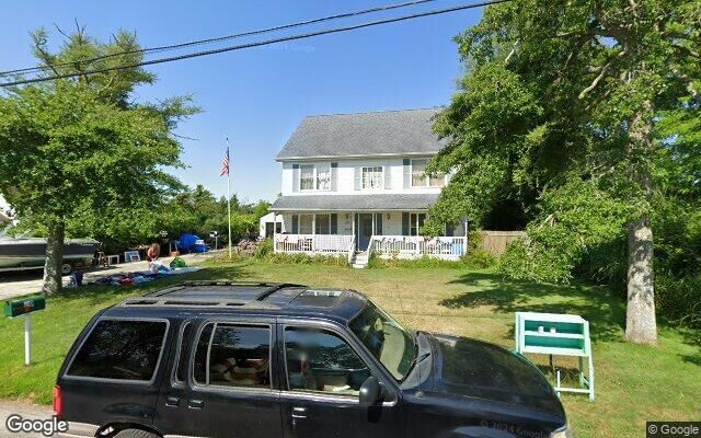 60 Lynbrook Rd, Mastic Beach, NY 11951