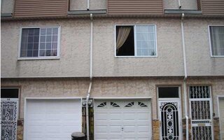 60 Stage Ln, Staten Island, NY 10304
