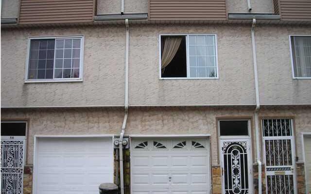 60 Stage Ln, Staten Island, NY 10304