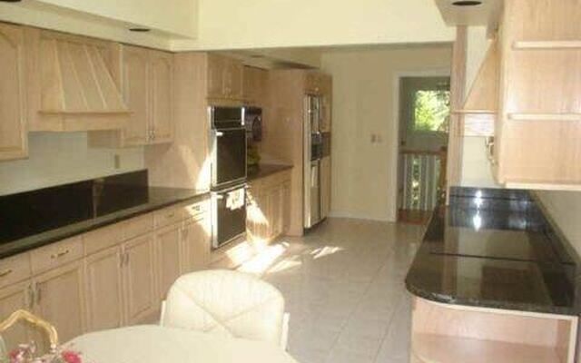 60 Winston Dr, Smithtown, NY 11787