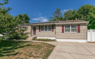 607 Amsterdam Ave, East Patchogue, NY 11772
