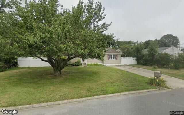 607 Amsterdam Ave, East Patchogue, NY 11772