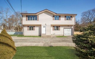 608 College Rd, Farmingville, NY 11738
