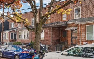 61-06 60th Dr, Maspeth, NY 11378
