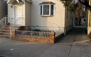 61-11 56th St, Maspeth, NY 11378