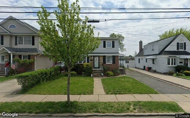 61 Brown St, Mineola, NY 11501