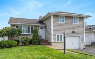61 Elmtree Ln, Jericho, NY 11753