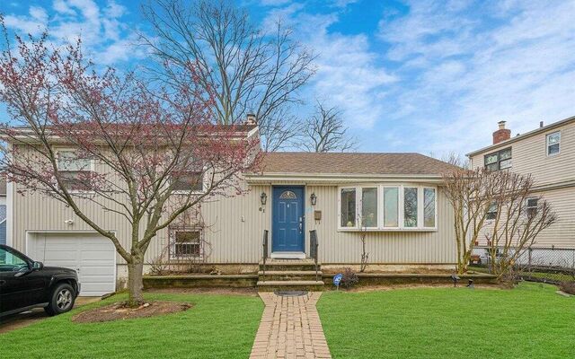 61 Hicks St, Valley Stream, NY 11580 (Yard)