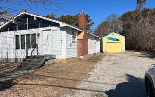 61 Middle Pond Rd, Southampton, NY 11968
