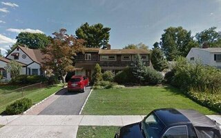 61 Prince Ln, Westbury, NY 11590