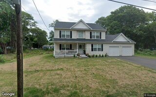 61 Wards Ln, Bellport, NY 11713