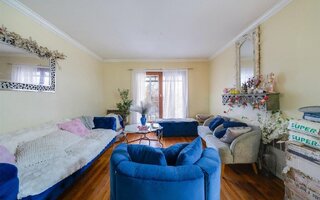 62-34 69th Pl, Middle Village, NY 11379