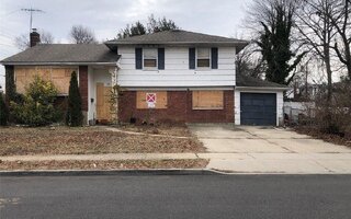 62 Alhambra Rd, North Baldwin, NY 11510