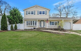62 Birch St, Lake Grove, NY 11755