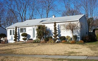 62 Hope Dr, Plainview, NY 11803