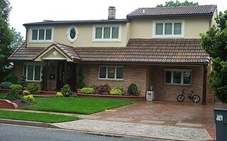 62 Hyacinth Rd, Levittown, NY 11756