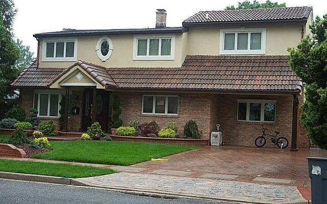 62 Hyacinth Rd, Levittown, NY 11756