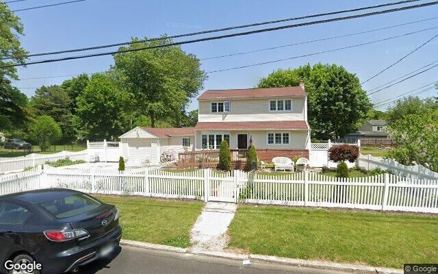 62 Saint Peters Dr, Brentwood, NY 11717