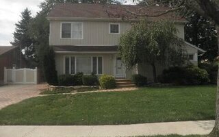 624 Pine Ln, East Meadow, NY 11554
