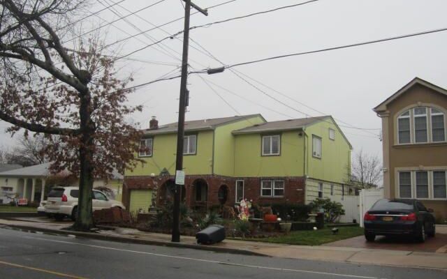 627 Pearl St, Oceanside, NY 11572