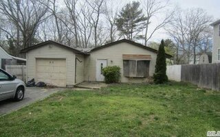 63 10th Ave, Huntington Station, NY 11746