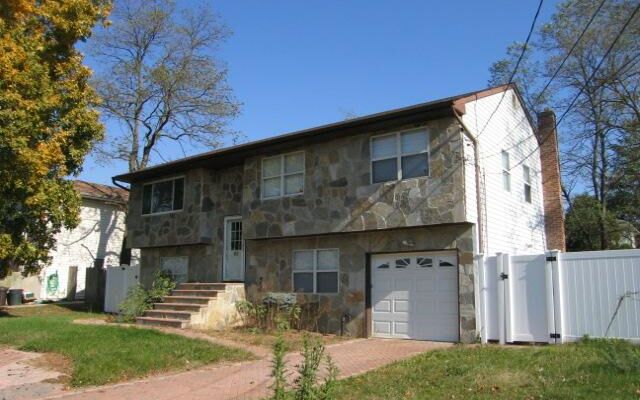 63 Carman Mill Rd, Massapequa, NY 11758