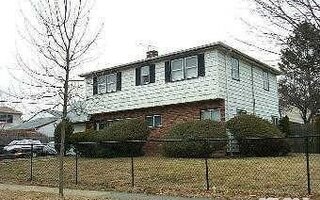 63 Grape Ln, Hicksville, NY 11801