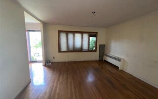 63 Hampshire Dr, Farmingdale, NY 11735
