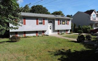 63 Palmetto Dr, Shirley, NY 11967