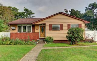 63 Schenectady Ave, West Babylon, NY 11704