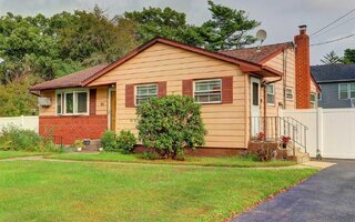 63 Schenectady Ave, West Babylon, NY 11704