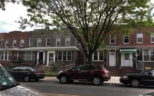 64-04 35th Ave, Woodside, NY 11377