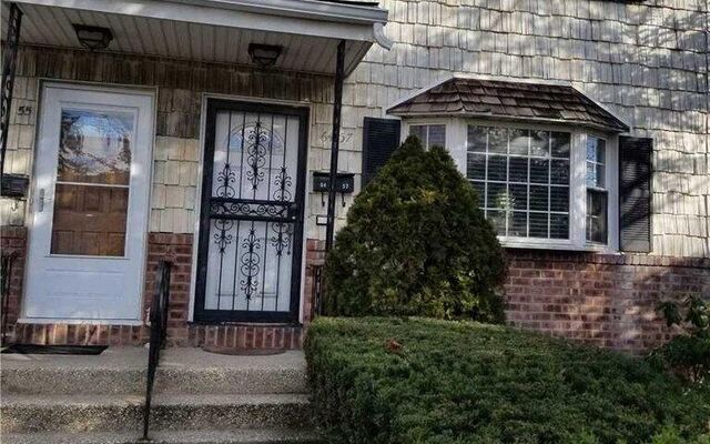 64-57 217th St, Oakland Gardens, NY 11364