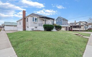 64 5th Ave, East Rockaway, NY 11518