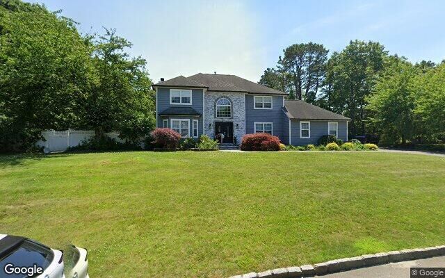 64 Chestnut St, Brookhaven, NY 11719