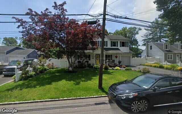64 Dartmouth St, Islip, NY 11751