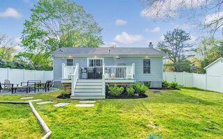 64 Sandy Hollow Ct, Riverhead, NY 11901