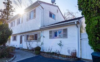640 Old Town Rd, Port Jefferson Station, NY 11776
