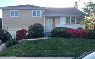 65 Hunter Ln, Hicksville, NY 11801