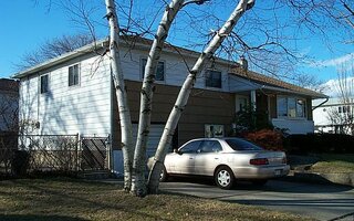 65 Hunter Ln, Hicksville, NY 11801