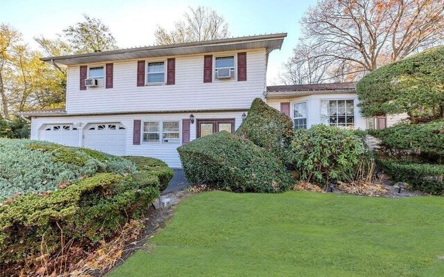 65 Landscape Dr, Wheatley Heights, NY 11798 (House View)