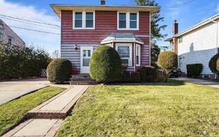 65 Maplewood Ave, Hempstead, NY 11550