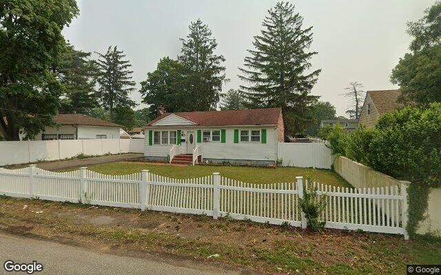 65 Monroe Ave, Brentwood, NY 11717