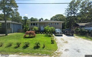 65 Palo Alto Dr, Hampton Bays, NY 11946