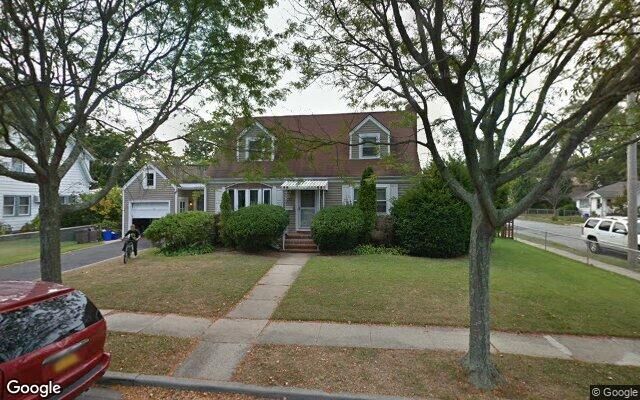 65 Sagamore St, Freeport, NY 11520