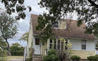 650 Winthrop Dr, Uniondale, NY 11553