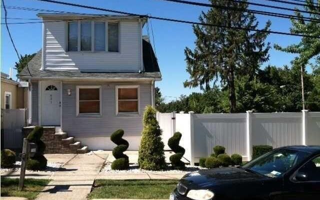 651 Woodrow Rd, Staten Island, NY 10312