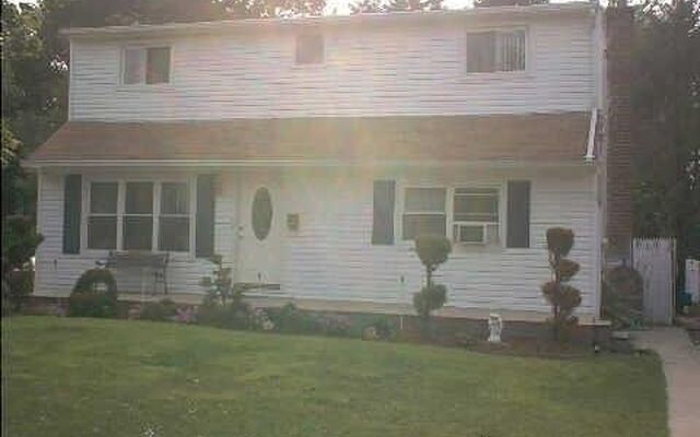 654 Dorothea Ln, Elmont, NY 11003