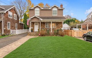 66 George St, Roslyn Heights, NY 11577