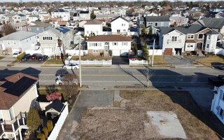 66 Alhambra Rd, Massapequa, NY 11758